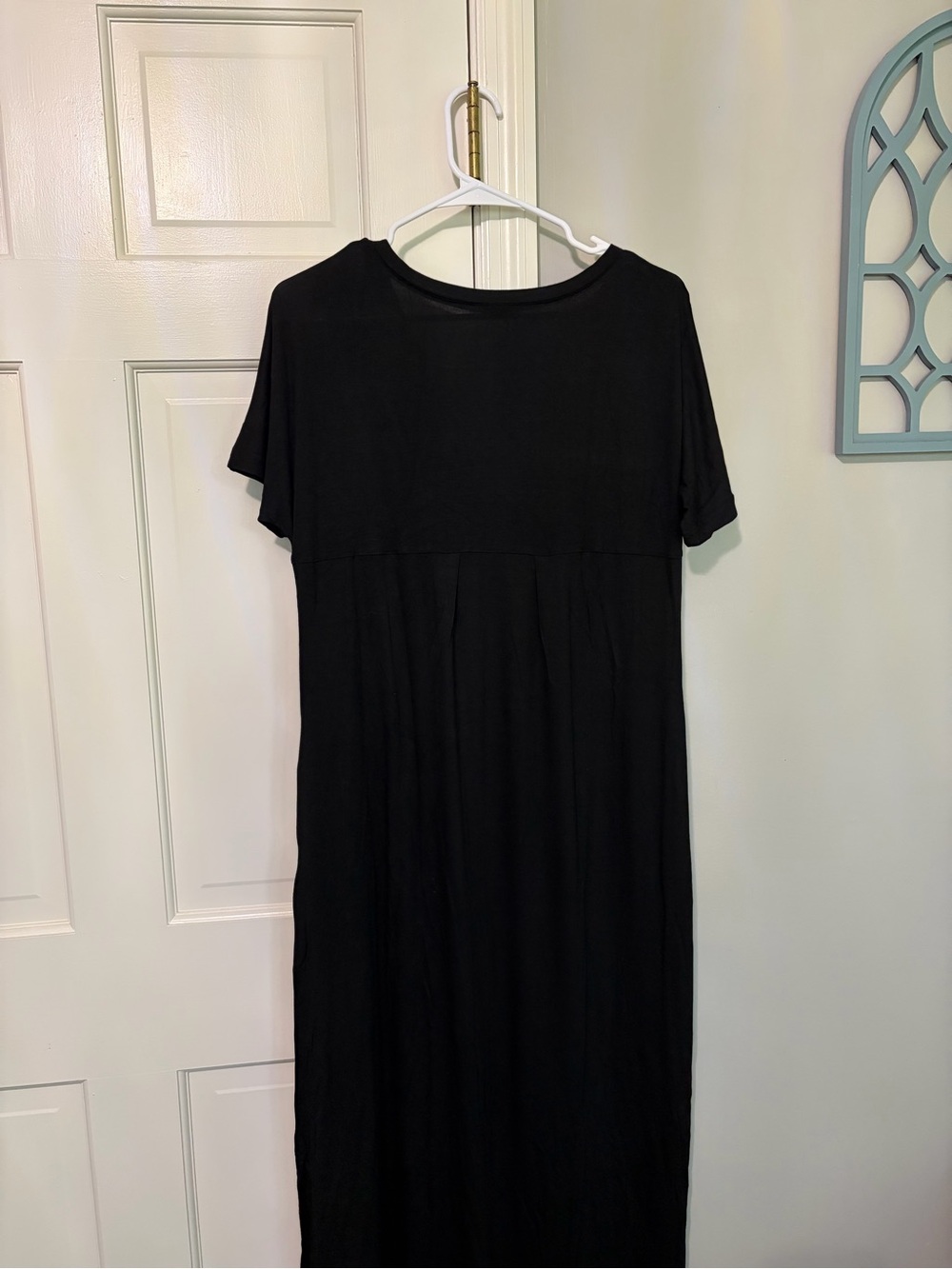 Classic Black V-Neck Short Sleeve Maxi Dress - Picture 3 of 4